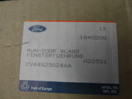USZCZELKA SZYBY DRZWI PRAWY TYŁ FORD KUGA 2012- OE 2256062 _ GV44-S25824-AC