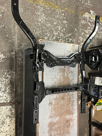 SANKI RAMA SILNIKA FORD MUSTANG Mk6 2015- 2023 OE 2685422 _ PR3C-5C145-AB