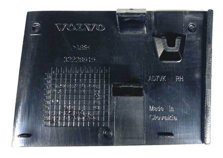 VOLVO XC60 II prawa zaślepka śruby tylnej