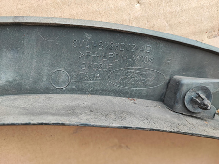 PRAWA TYLNA LISTWA WNĘKI KOŁA FORD KUGA 2008- 1744879 _ 8V41-S286D02-AD