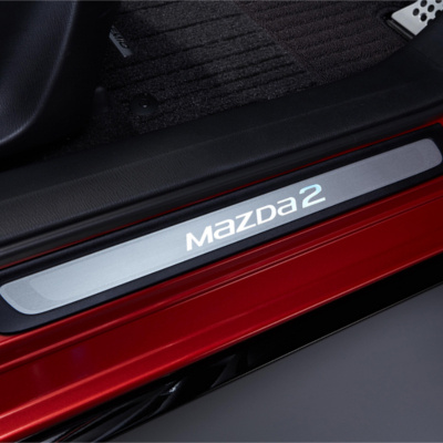 Listwy ozdobne progów z podświetleniem - Mazda 2_DA6DV1370