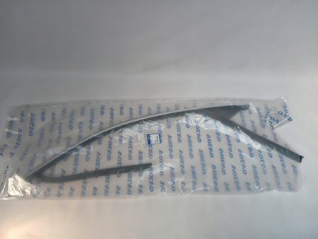 USZCZELKA PRZEDNICH PRAWYCH DRZWI VOLVO XC60 2018- OE _ 32229811