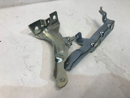 ZAWIAS MASKI LEWY VOLVO XC90 2016- OEM/OE 31352878