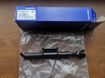 SPRYSKIWACZ REFLEKTORA PRAWY VOLVO V70 XC70 S80 2007- OE _ 31294175