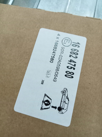 Zestaw klocków ham. tył Peugeot 308 Partner Citroen Berlingo OE 1668247580