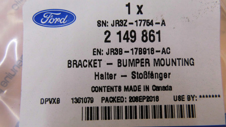 UCHWYT ŚRODKOWY ZDERZAKA TYŁ FORD MUSTANG 2017- 2149861 _ JR3B-17B918-AC