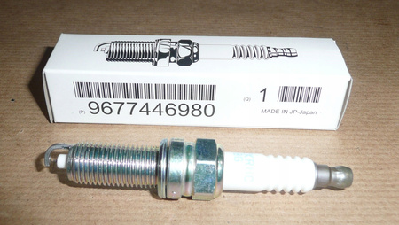 Świeca zapłonowa Citroen C3 C4 DS3 DS4 DS5 OE 9677446980