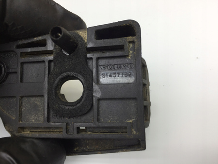 LEWY ODBÓJ KLAPY BAGAŻNIKA VOLVO XC90 2016- OEM/OE 31457732