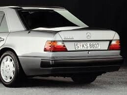 LISTWA KOŃCOWA BAGAŻNIKA MERCEDES W124 A1246902762