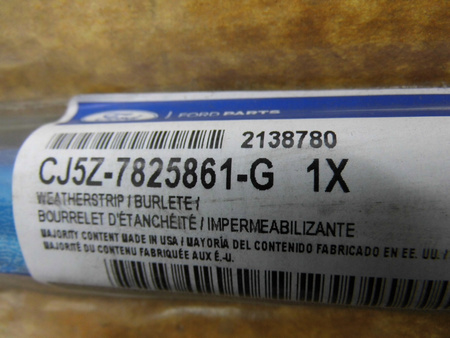 LISTWA ZGARNIAJĄCA SZYBY TYŁ LH USA FORD ESCAPE