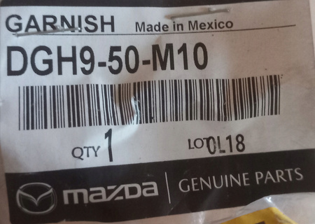 Nakładka prawa ozdobna drzwi przednie -Mazda CX-30_DGH950M10