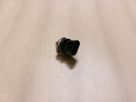 CZUJNIK CIŚNIENIA WTRYSKIWACZA FORD MUSTANG 2015- 2117180 _ JR3E-9G756-AA