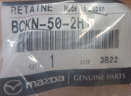Ślizg prawy zderzaka tylnego - Mazda 3 BP_BCKN502H1