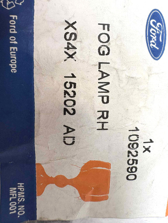 UCHWYT HALOGENU PRAWY FORD FOCUS MK1 1998-2005 _ 1092590  _ XS4X-15202-AD