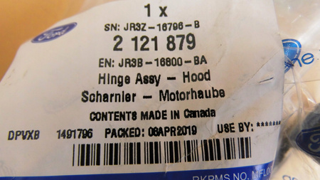 ZAWIAS MASKI PRAWY FORD MUSTANG Mk6 2017- 2570139 _ JR3B-16800-BB