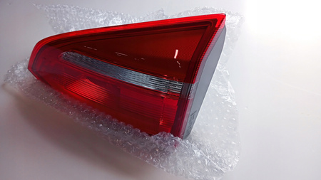 LAMPA TYLNA PRAWA WEWNĘTRZNA FORD FOCUS Mk3 14- 1868297 _ F1EB-13A602-CA