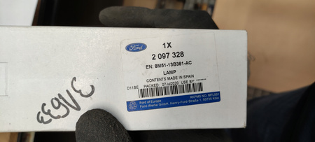 ŚWIATŁO KIERUNKOWSKAZU LEWY PRZÓD FORD FOCUS 14- 2097328 _ 8M51-13B381-AC