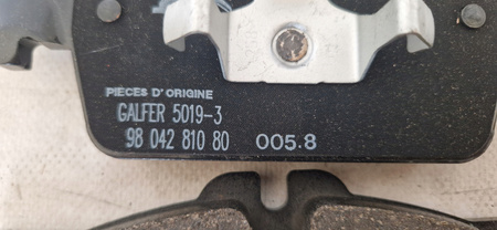 Zestaw klocków hamulcowych przednich Citroen OE 1610103580