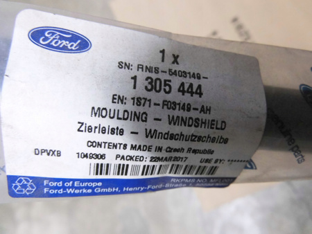 LISTWA SZYBY CZOŁOWEJ PRAWA FORD MONDEO Mk3 1305444 _ 1S71-F03149-AH