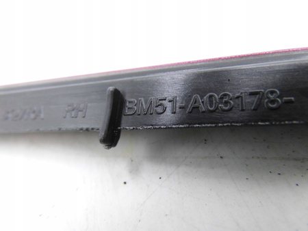 LISTWA PRAWA SZYBY CZOŁOWEJ FORD FOCUS Mk3 2011-18_2002777_BM51-A03178-AC