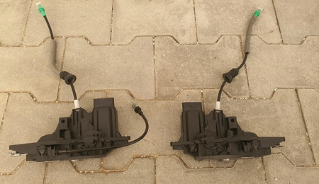 ZAMEK DRZWI PRAWY TYŁ VOLVO XC90 2016- XC40 EX40 EC40 V60 OEM/OE 31462000