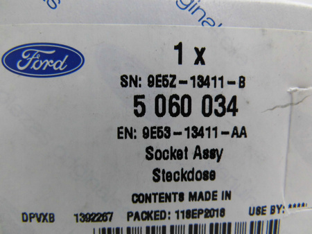 GNIAZDO ŻRÓWKI KIERUNKOWSKAZU FORD MUSTANG Mk6 2015-_5060034_9E53-13411-AA