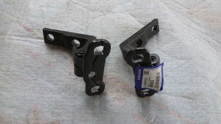 ZAWIAS DOLNY DRZWI LEWY PRZÓD VOLVO XC90 2016- XC60 OEM/OE 31424612