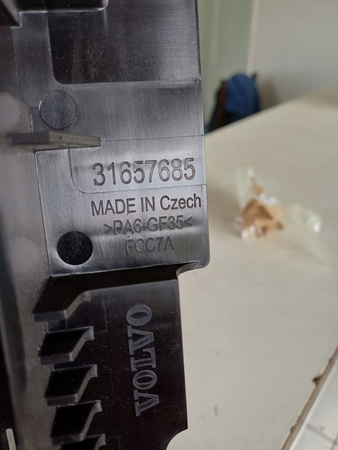 RAMKA CHŁODNIC VOLVO S60 V60 S90 XC90 XC60 OE 31657685