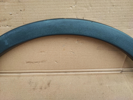 PRAWA TYLNA LISTWA WNĘKI KOŁA FORD KUGA 2008- 1744879 _ 8V41-S286D02-AD