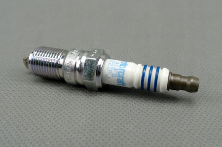 ŚWIECA ZAPŁONOWA 2.0L DURATEC FORD 1315691 _ 3S4J-12405-AB