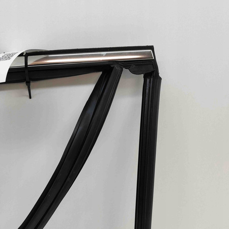 LISTWA USZCZELKA DRZWI PRAWY TYŁ VOLVO XC90 2016- OEM/OE 32205574